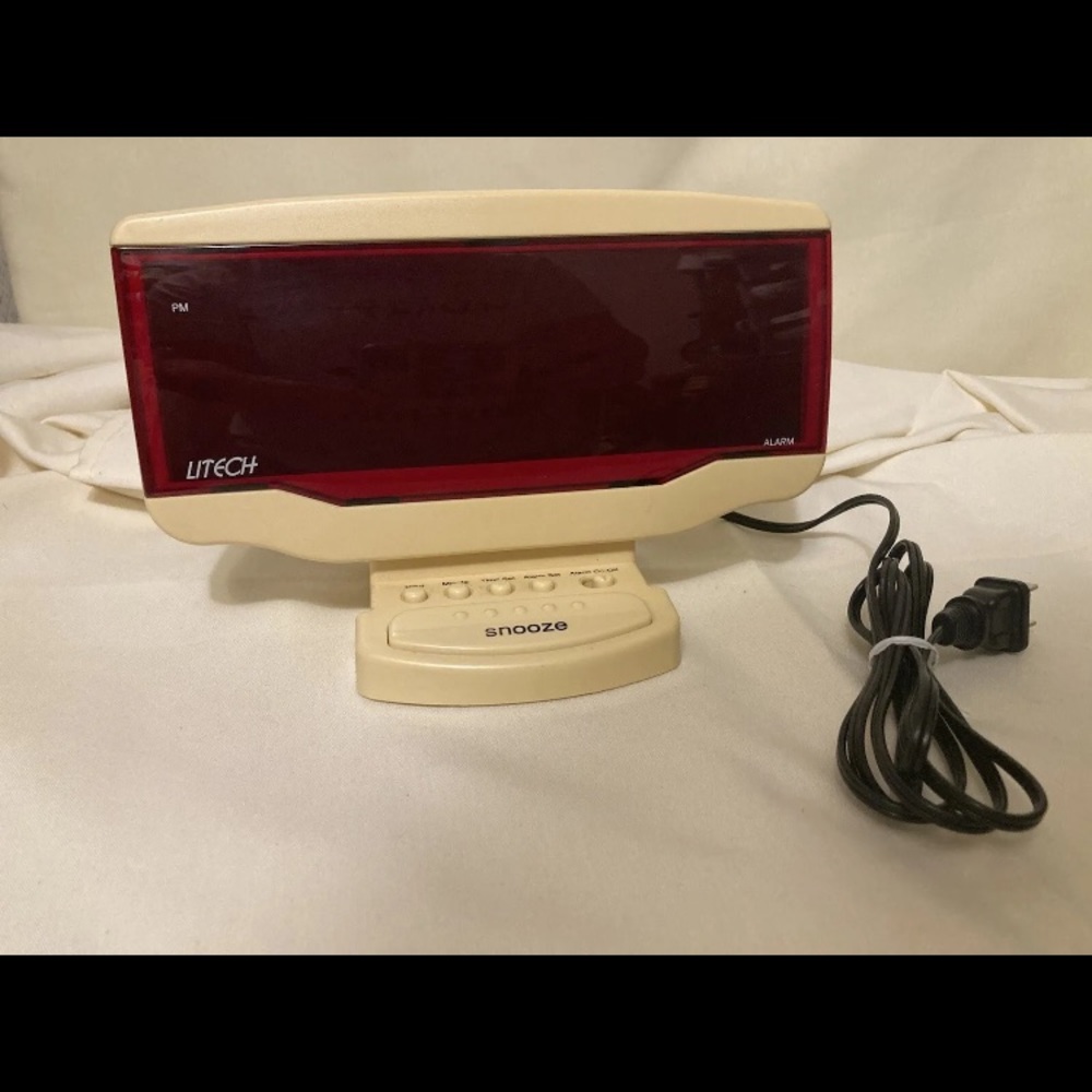 Litech Bedside Clock Giant LED Numbers With Battery Backup Mountable Vintage